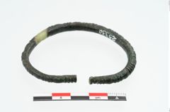Foto von Bronzeperlarmreif (NHMW-PRAE-025330)